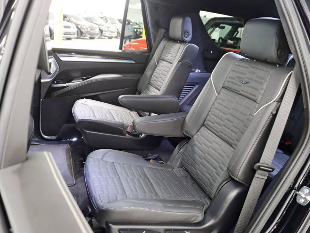 Used 2025 Cadillac Escalade Sport Platinum w/ LPO, ONYX Package AWD/4WD image 37