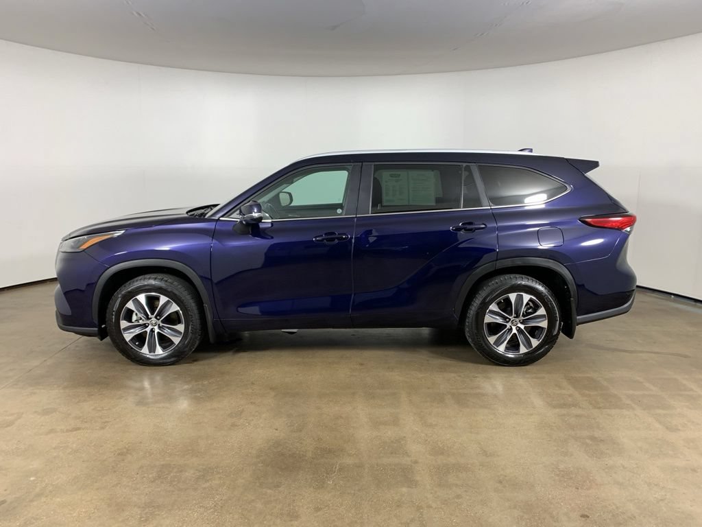 Used 2023 Toyota Highlander XLE AWD/4WD image 17