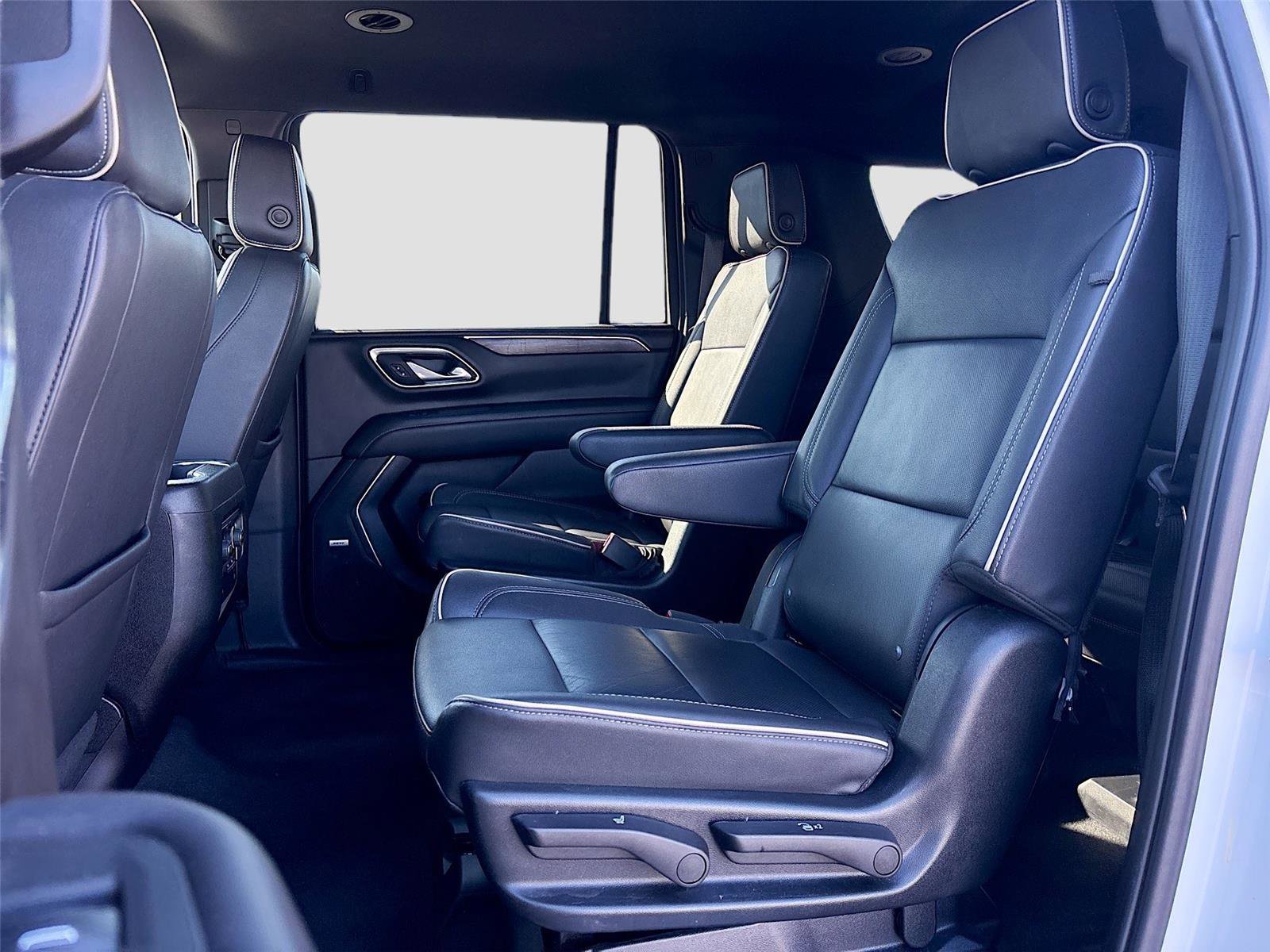 Used 2023 Chevrolet Suburban Premier image 28