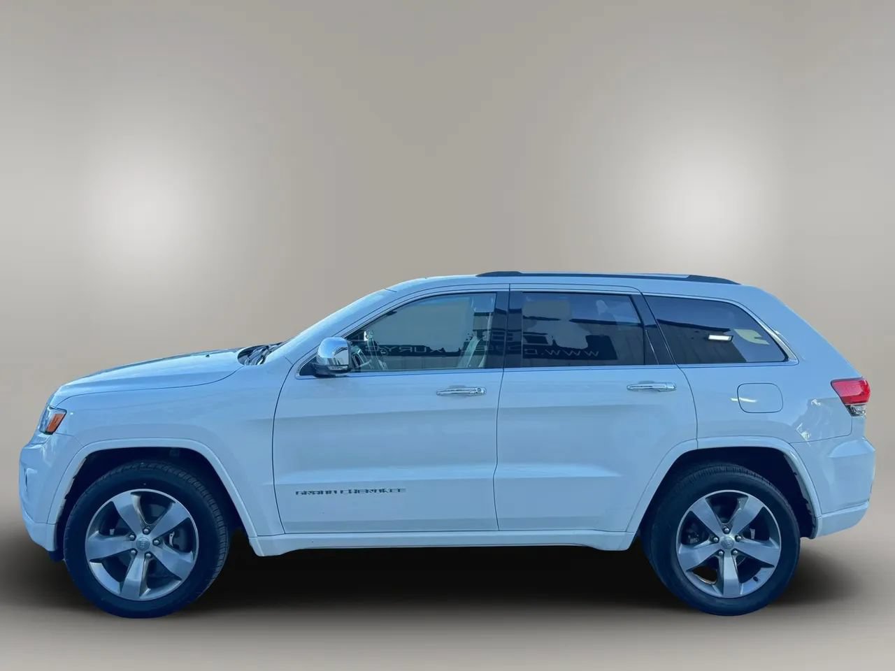 Used 2016 Jeep Grand Cherokee Overland w/ Advanced Technology Group AWD/4WD image 3