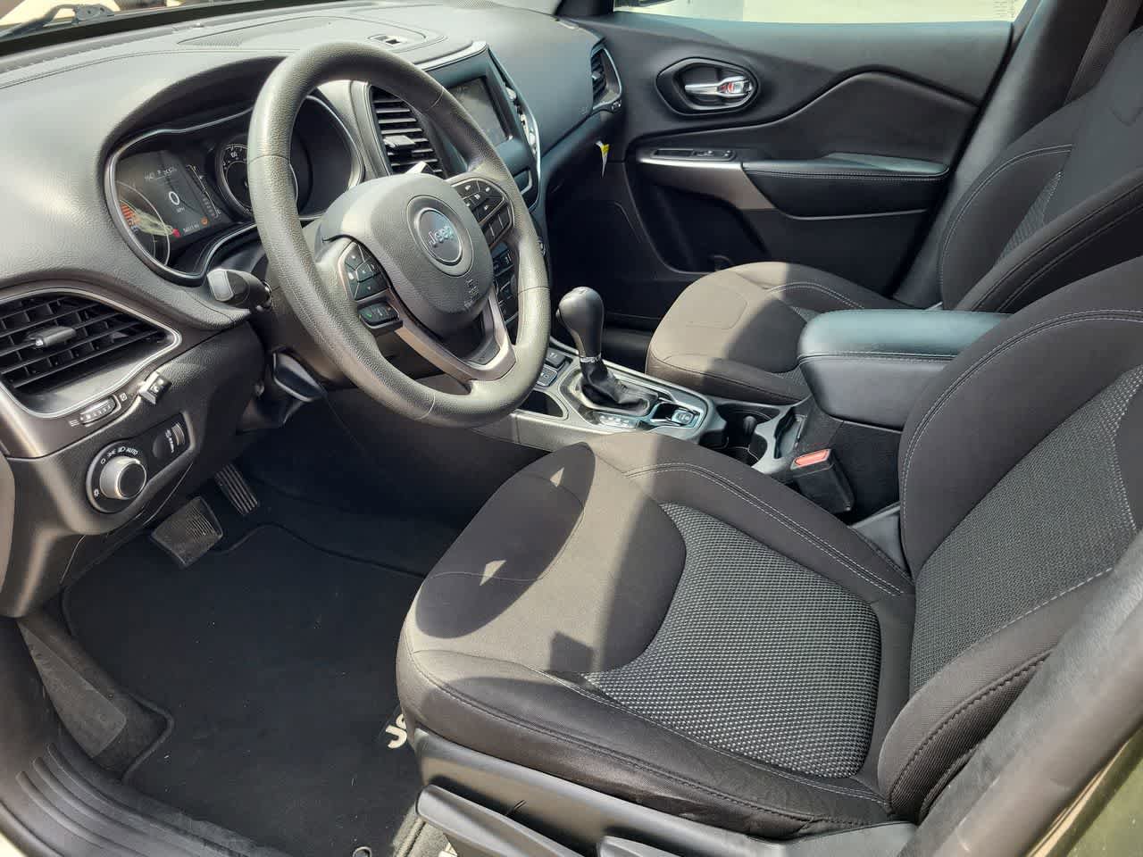 Used 2020 Jeep Cherokee Latitude FWD image 10