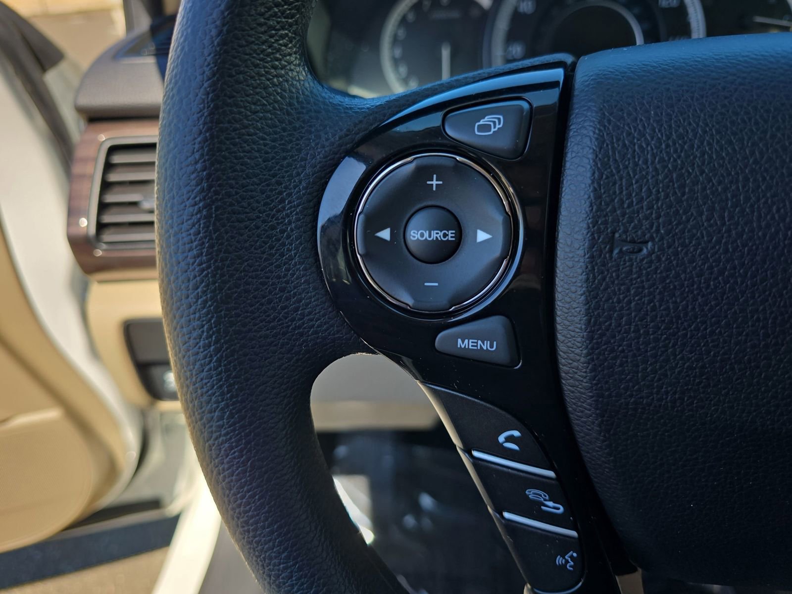 Used 2016 Honda Accord EX image 19