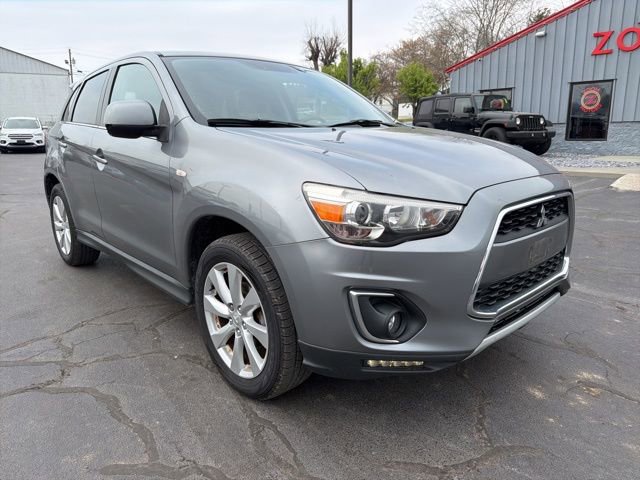 Used 2013 Mitsubishi Outlander Sport SE image 2