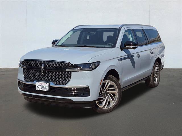 Used 2025 Lincoln Navigator L Reserve AWD/4WD image 1
