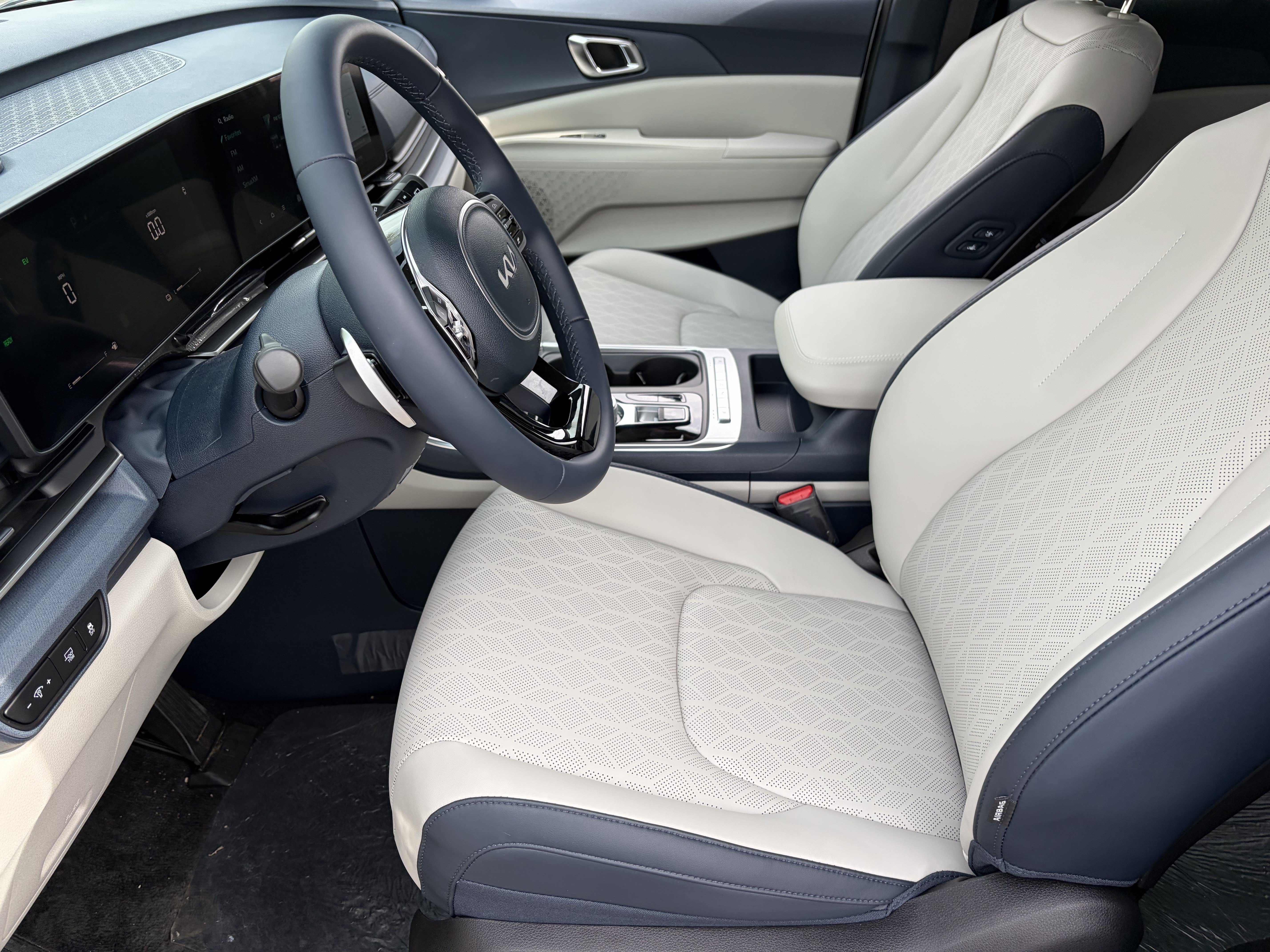 New 2026 Kia Carnival EX FWD image 17