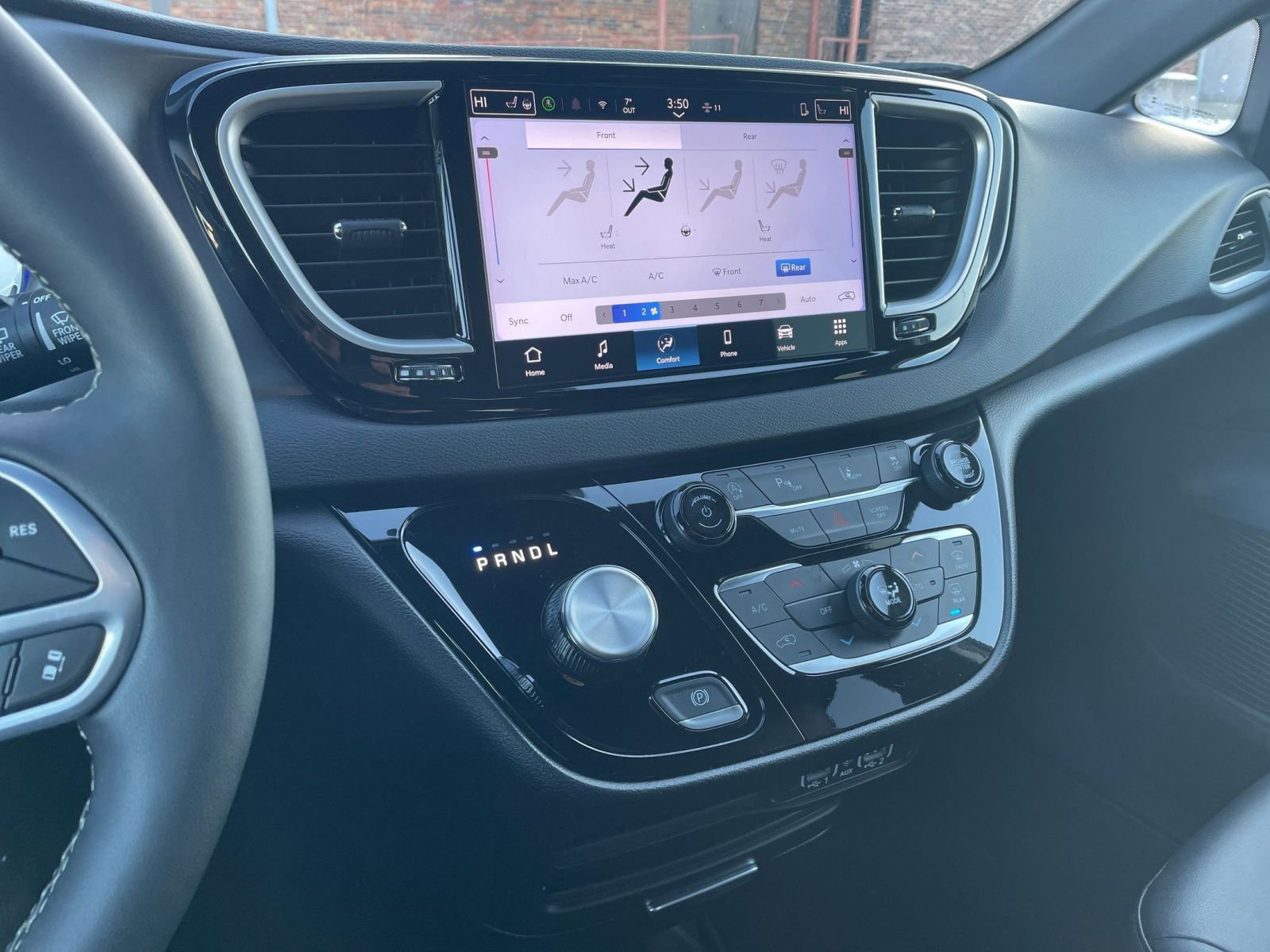 Used 2025 Chrysler Pacifica Select image 17