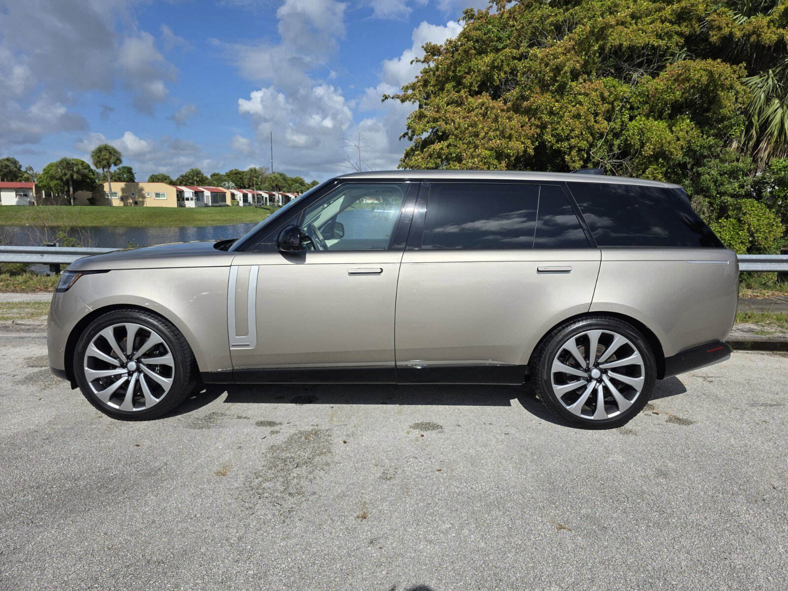 Used 2024 Land Rover Range Rover Long Wheelbase Autobiography AWD/4WD image 7