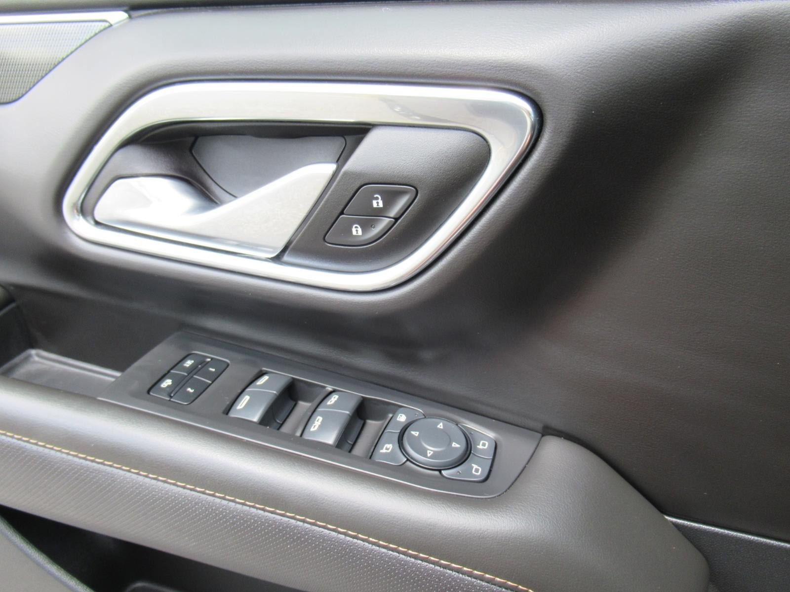 Used 2024 GMC Yukon AT4 w/ Technology Package AWD/4WD image 21