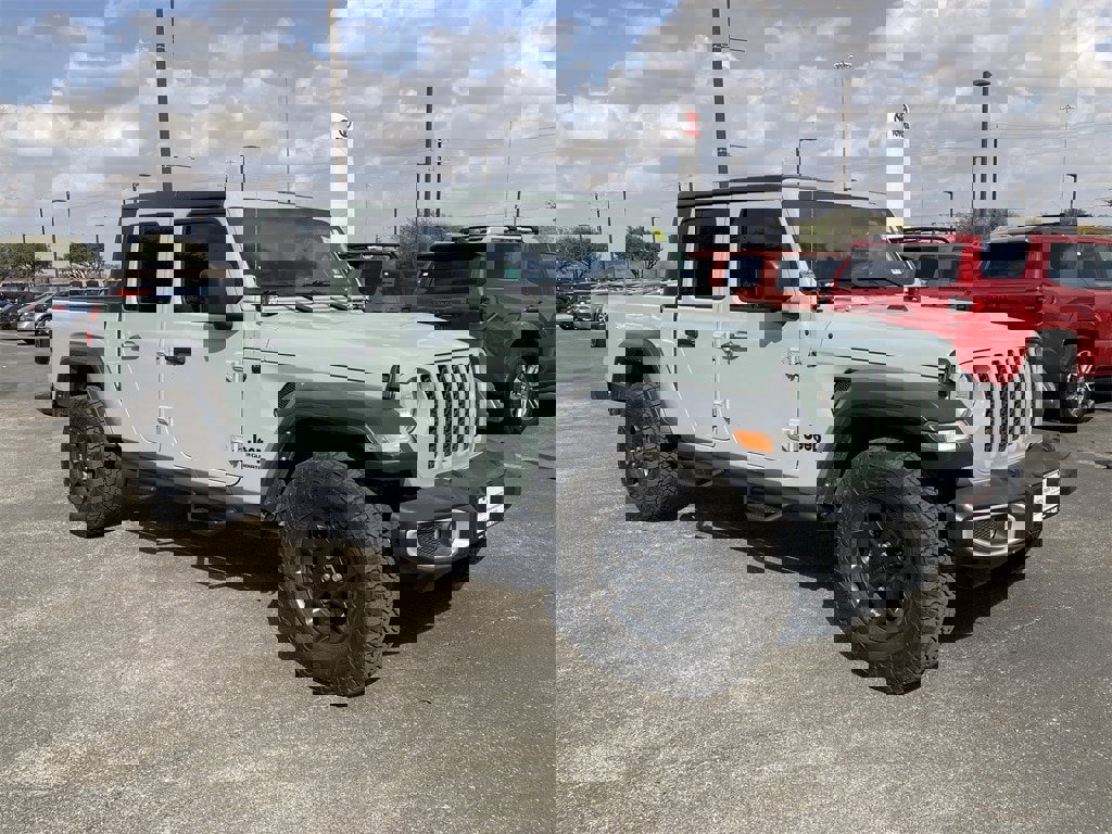 Used 2023 Jeep Gladiator Sport w/ Off Road Group image 3