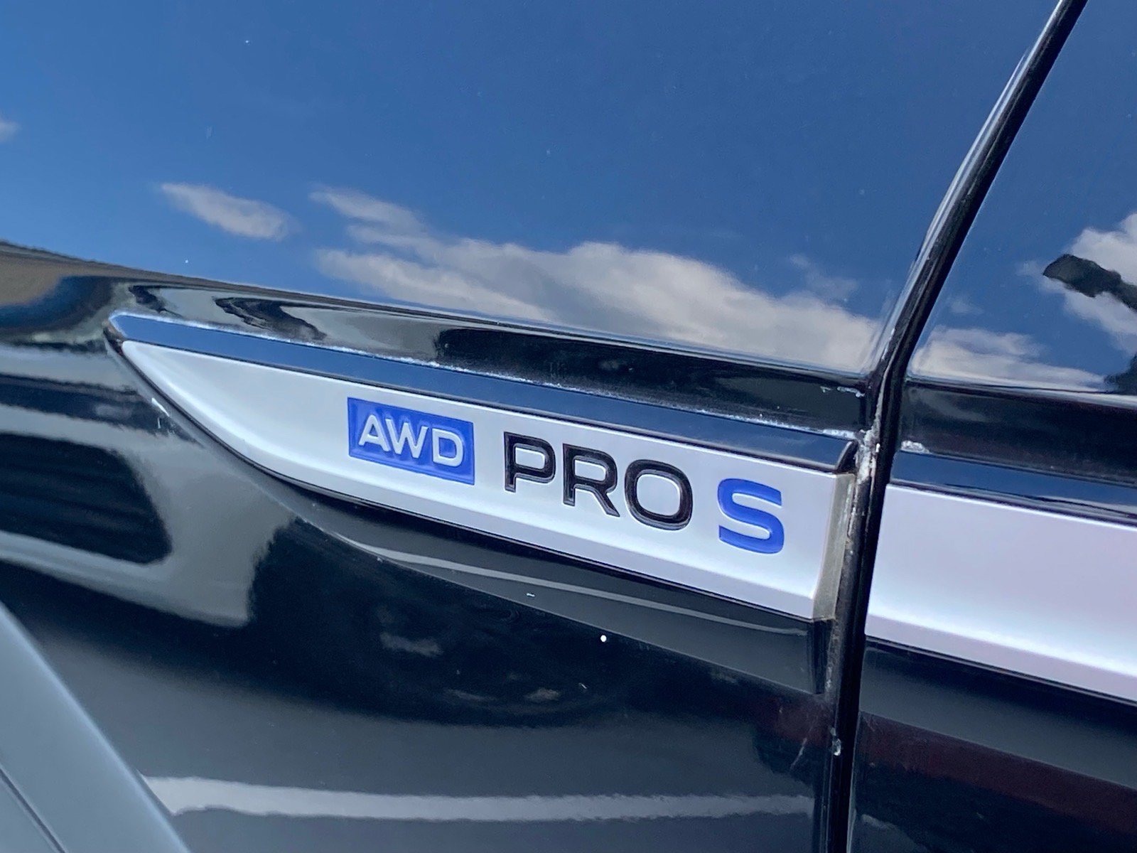 Used 2022 Volkswagen ID.4 Pro S AWD/4WD image 5