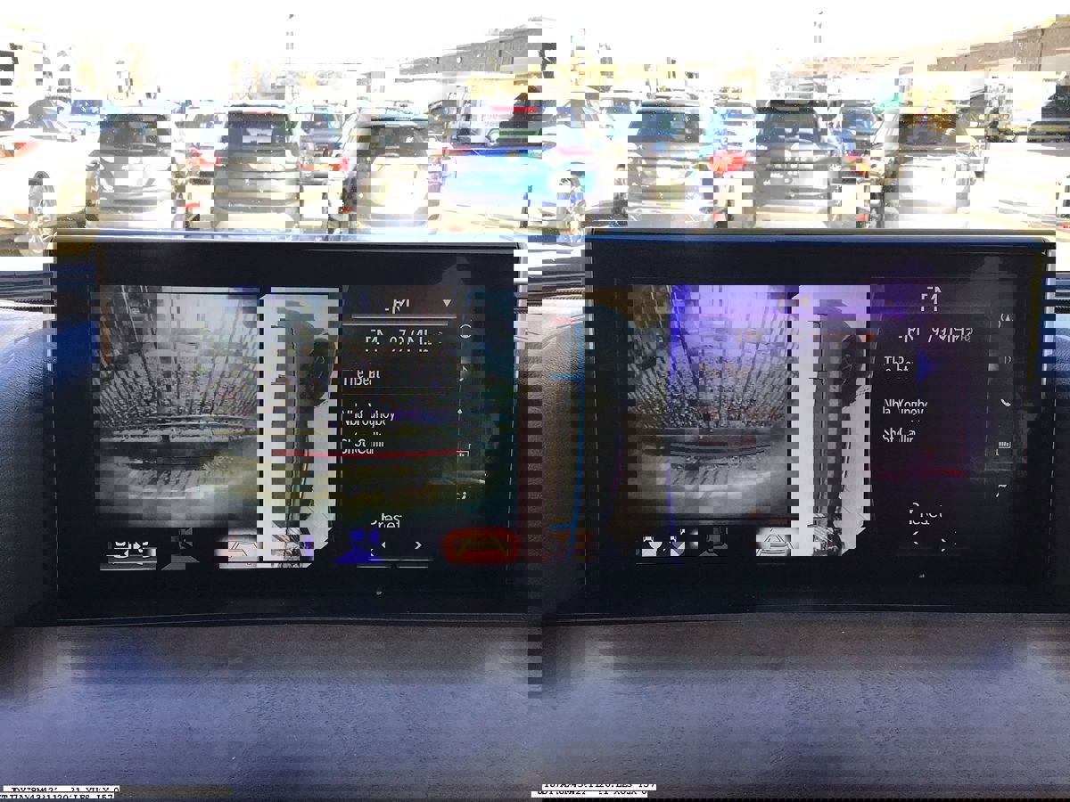 Used 2021 Lexus LX 570 4WD w/ Luxury Package image 8