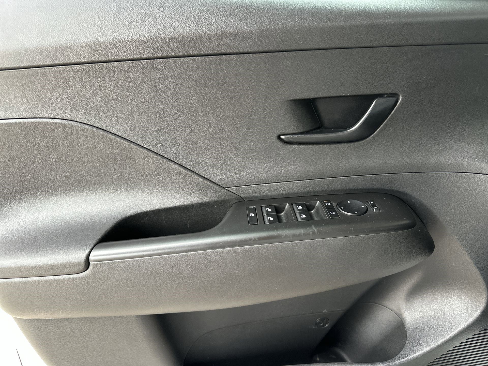 Used 2025 Hyundai Kona SEL image 29