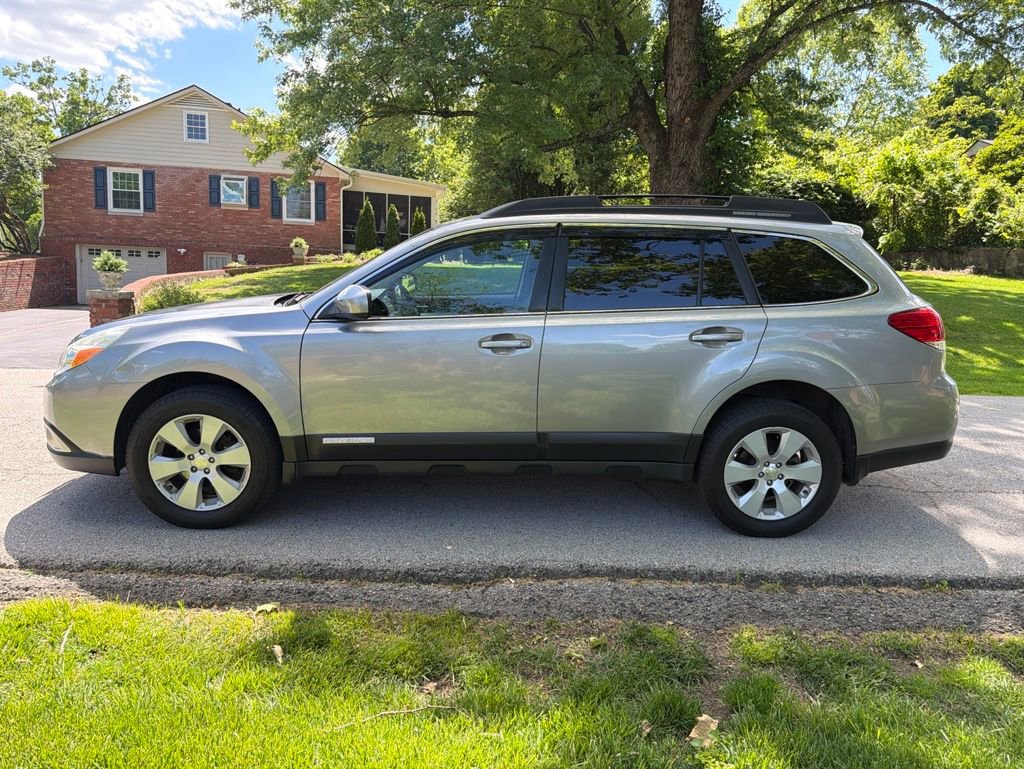 Used 2010 Subaru Outback 2.5i Premium AWD/4WD image 9