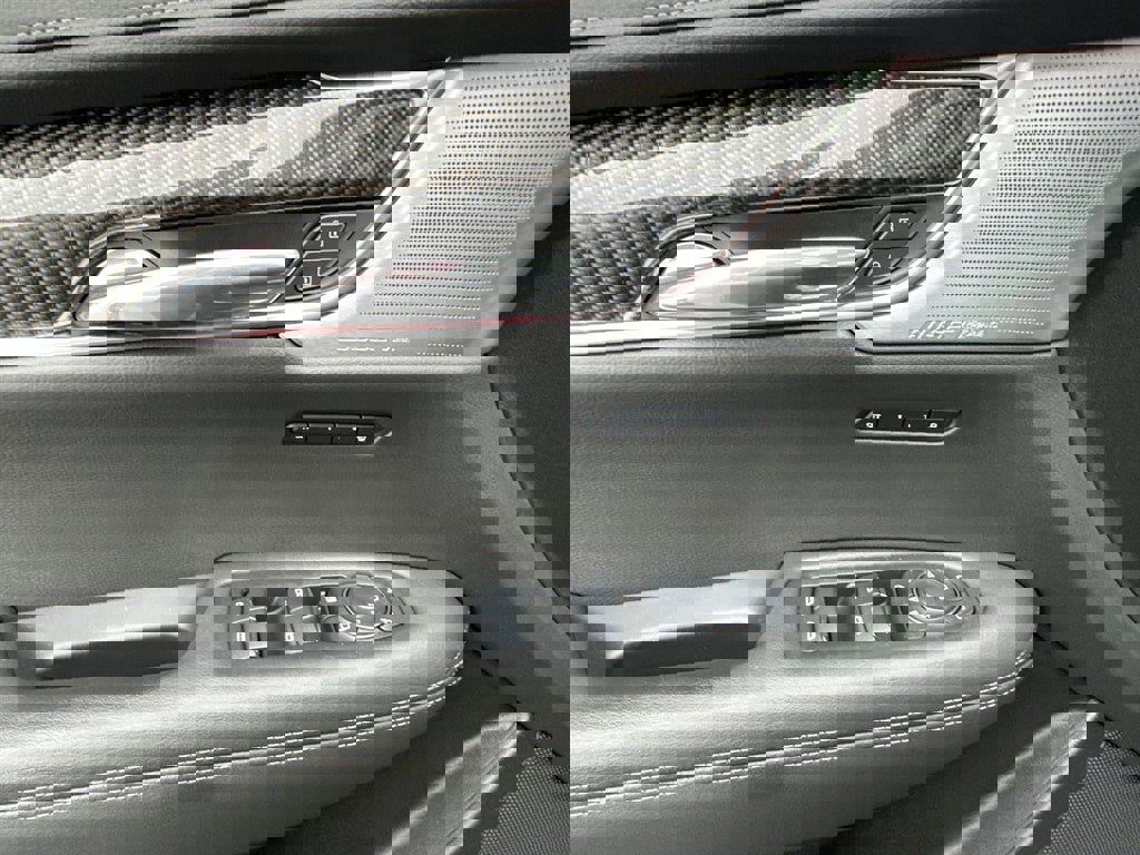 Used 2023 Cadillac XT6 Sport w/ Technology Package image 13