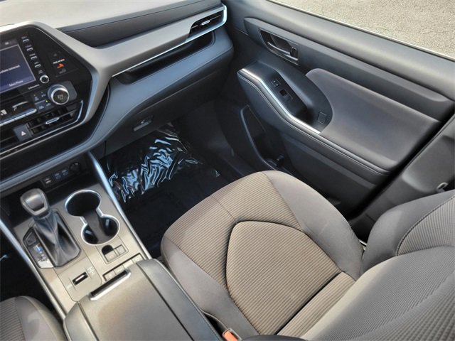 Used 2022 Toyota Highlander L image 13
