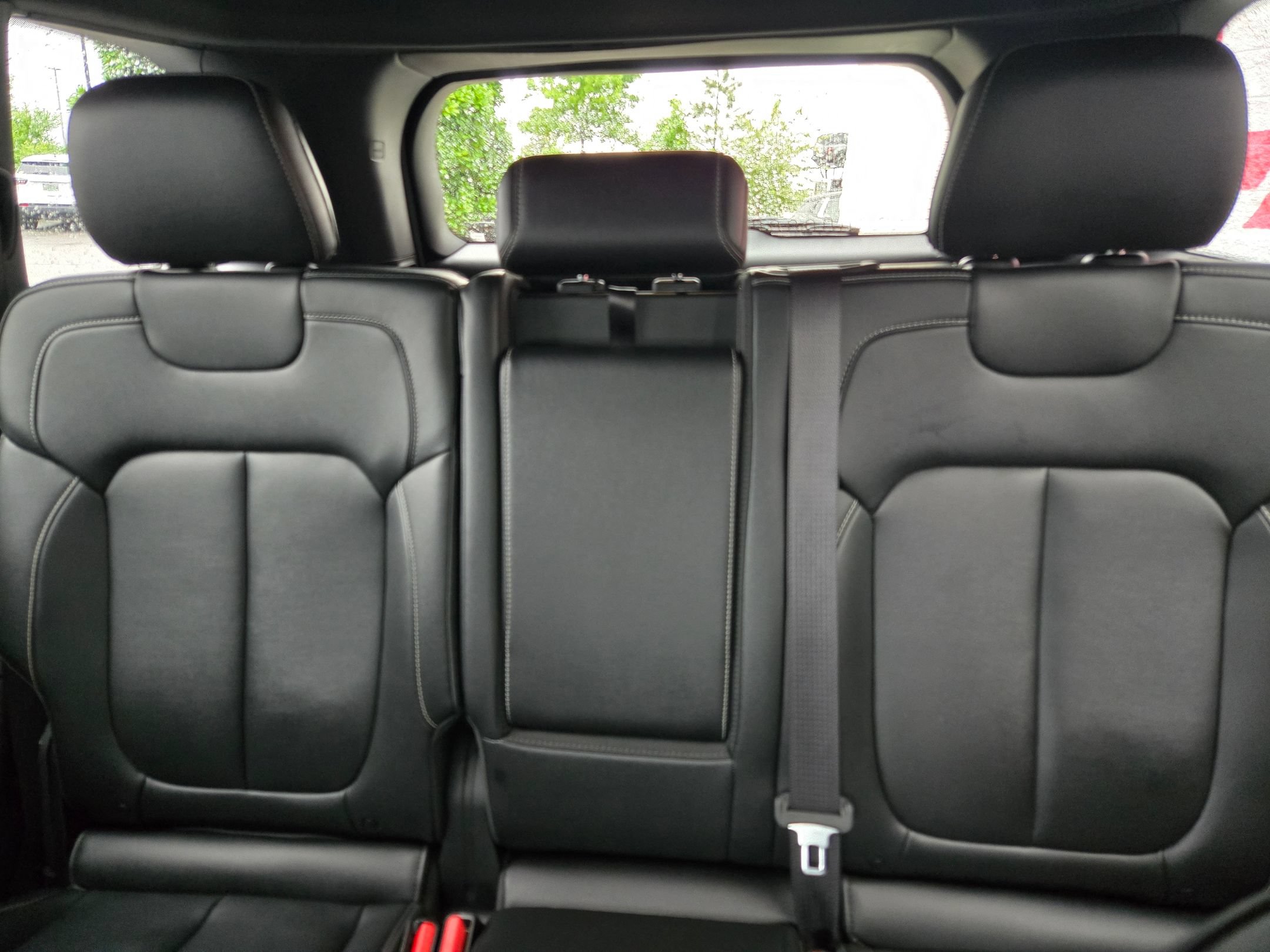 Used 2025 Jeep Grand Cherokee Limited AWD/4WD image 13