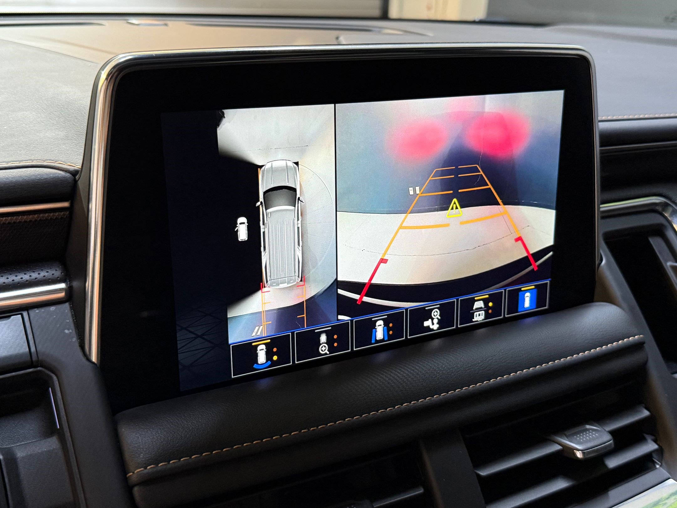 Used 2023 GMC Yukon AT4 w/ AT4 Premium Package image 30