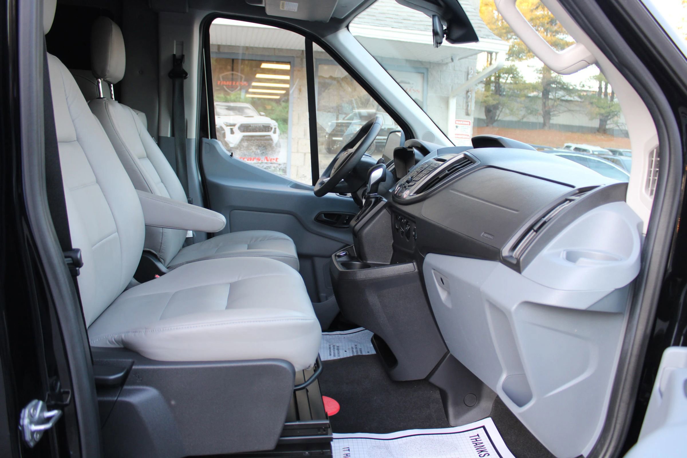 Used 2019 Ford Transit 350 XLT image 7
