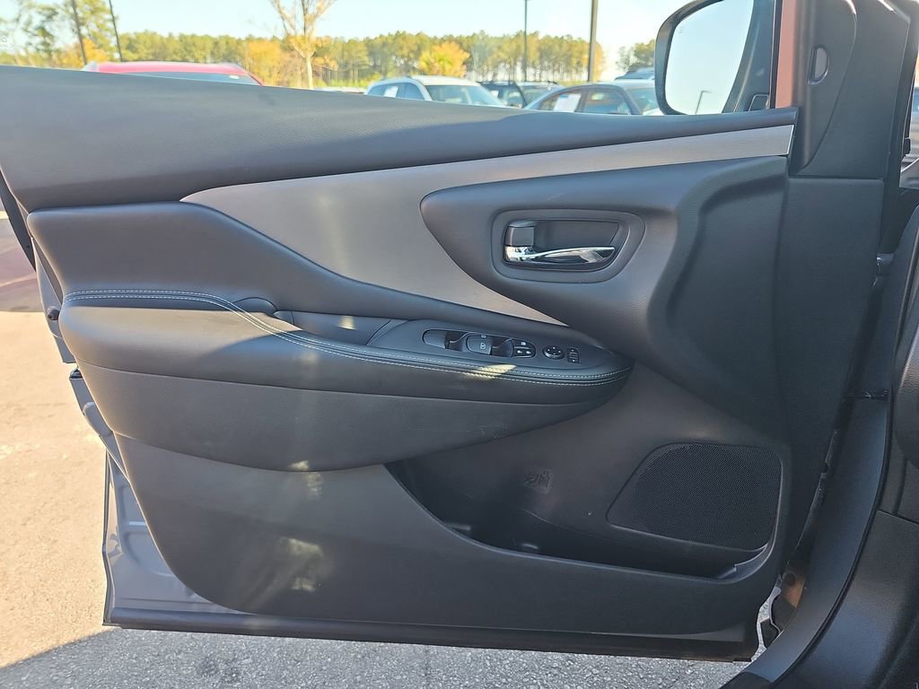 Used 2024 Nissan Murano SV w/ SV Midnight Edition Package image 30
