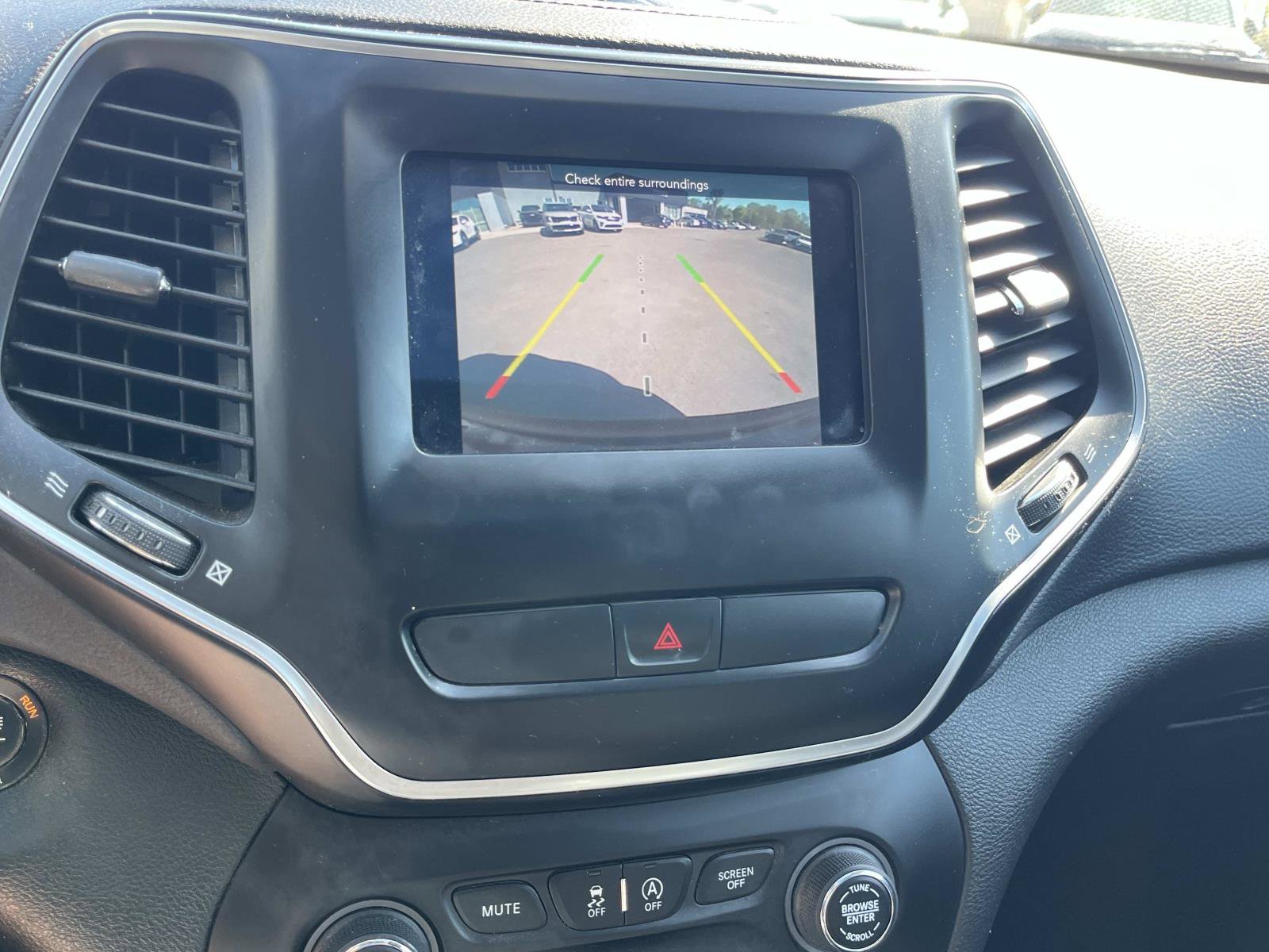 Used 2019 Jeep Cherokee Latitude Plus w/ Comfort/Convenience Group image 36