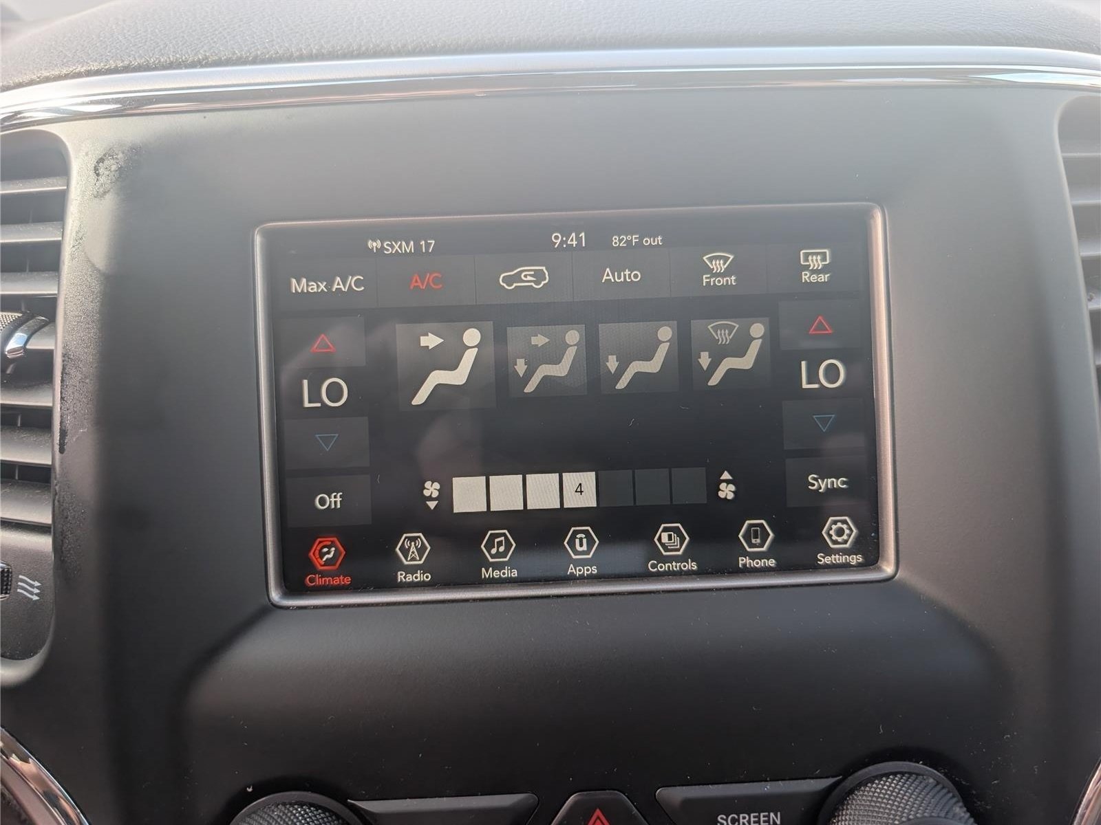Used 2021 Jeep Grand Cherokee Laredo AWD/4WD image 27