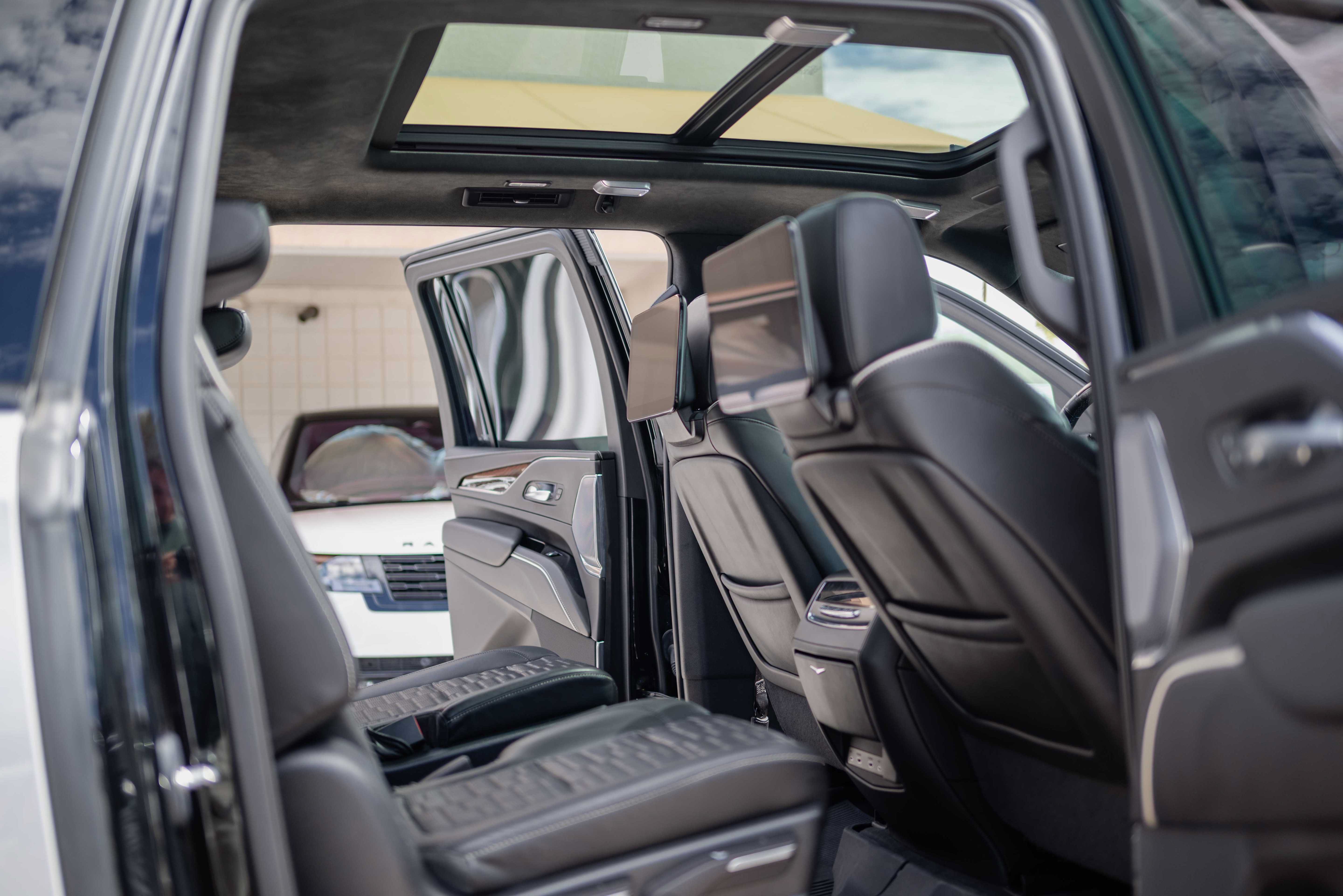 Used 2023 Cadillac Escalade ESV Sport Platinum w/ LPO, ONYX Package AWD/4WD image 14