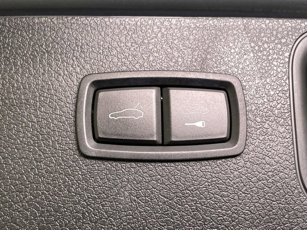 Certified 2022 Porsche Macan image 21