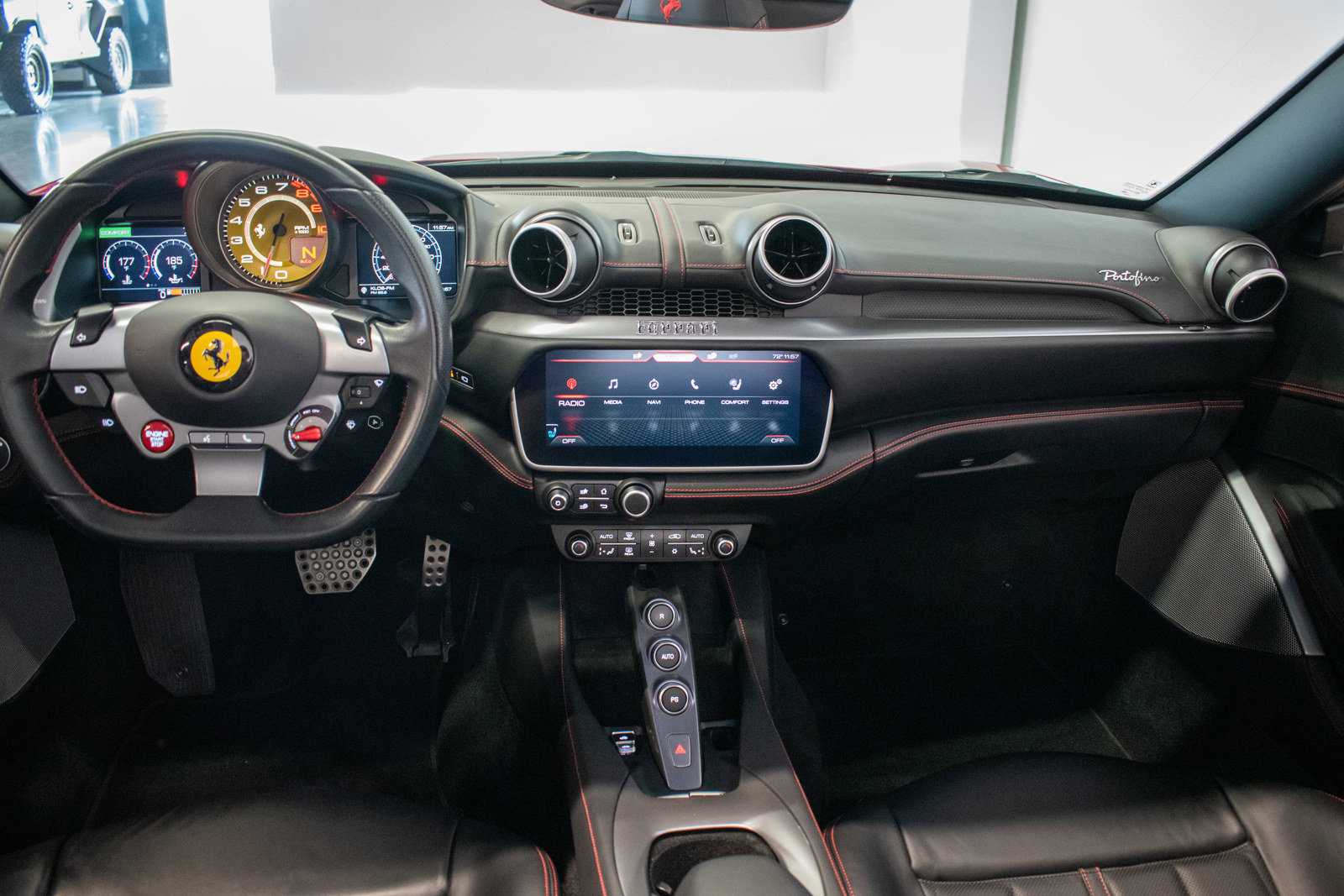 Used 2020 Ferrari Portofino RWD image 6