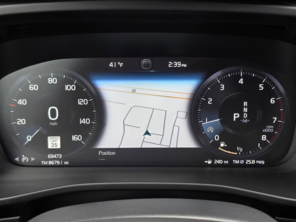 Used 2020 Volvo XC40 T5 Momentum image 26