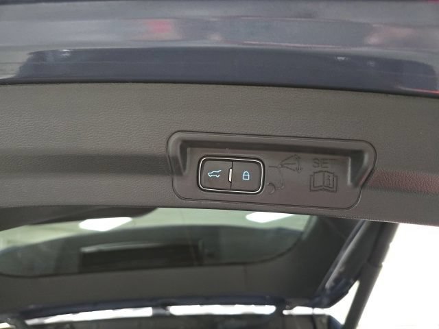 Used 2021 Ford Explorer XLT AWD/4WD image 12