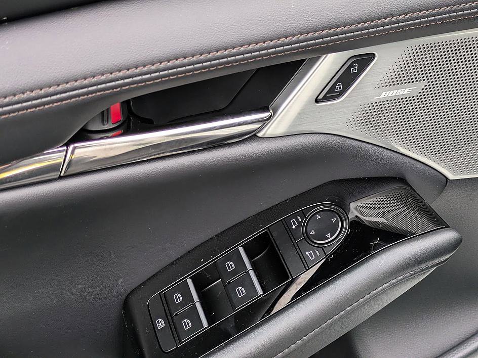 New 2026 MAZDA MAZDA3 Hatchback w/Premium Plus Pkg image 12