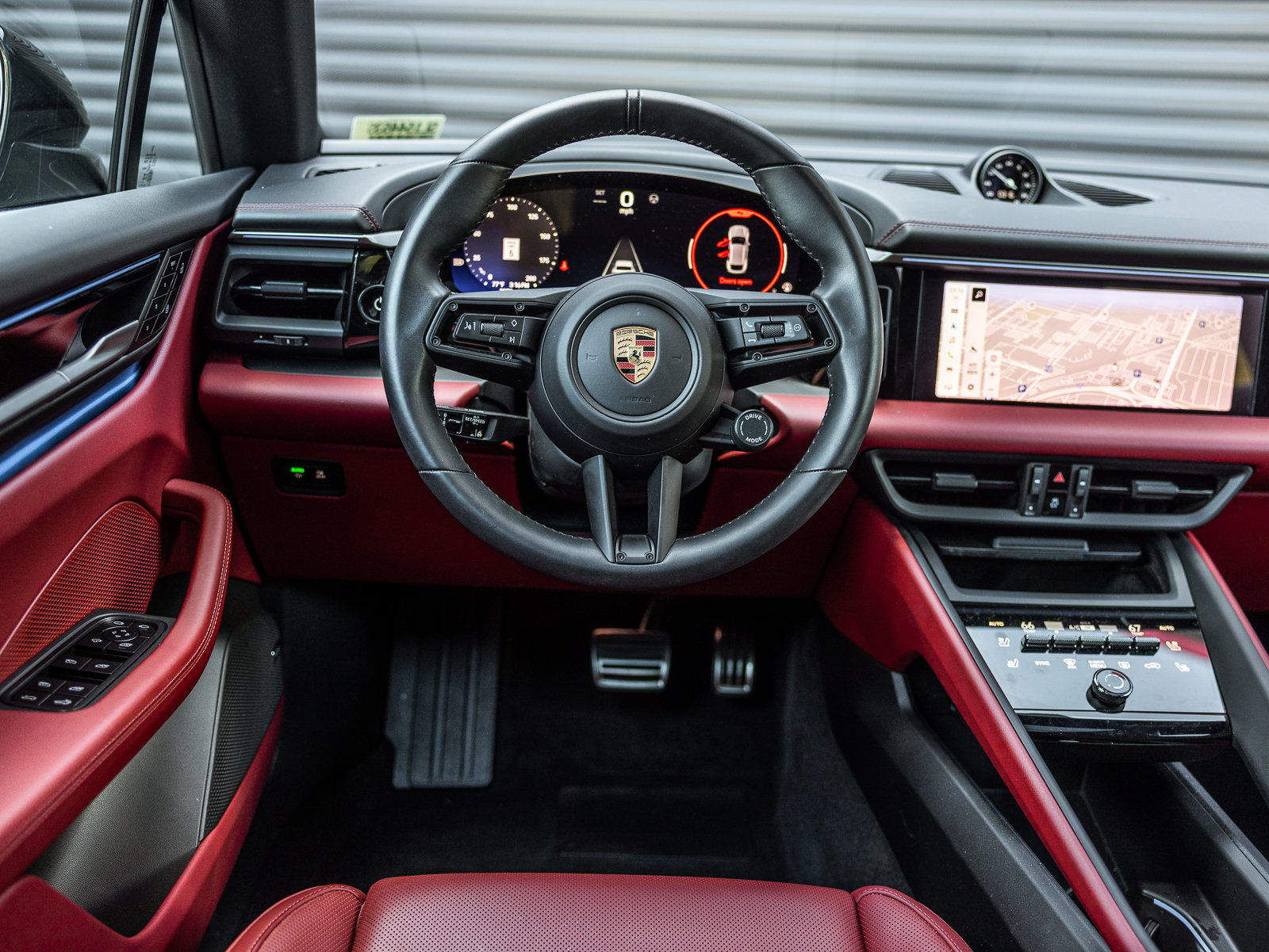 Certified 2025 Porsche Macan 4S Electric AWD/4WD image 12