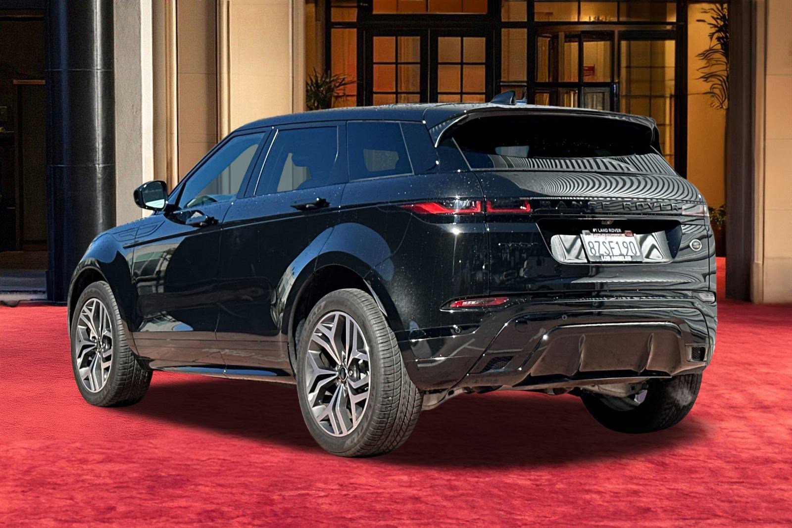 Used 2022 Land Rover Range Rover Evoque R-Dynamic SE image 4