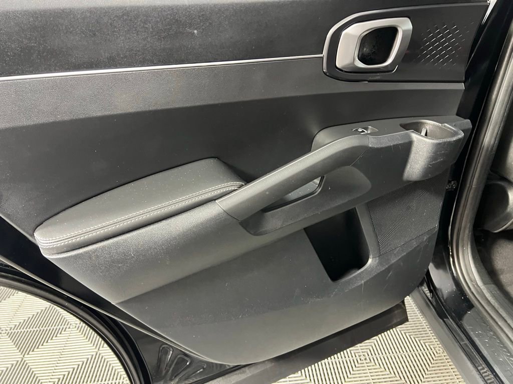 Used 2024 Kia Sorento LX image 26