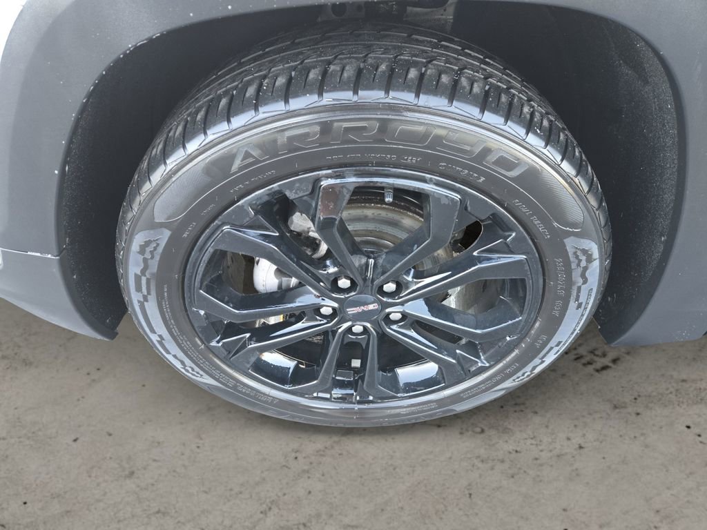 Used 2022 GMC Terrain SLT w/ Elevation Edition image 9