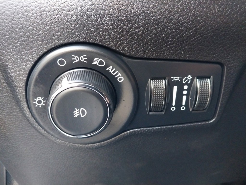 Used 2023 Jeep Compass Trailhawk image 19