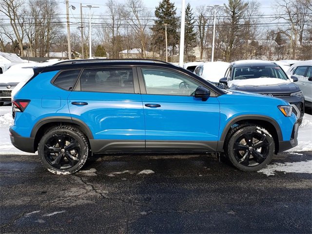 New 2026 Volkswagen Taos SE image 2