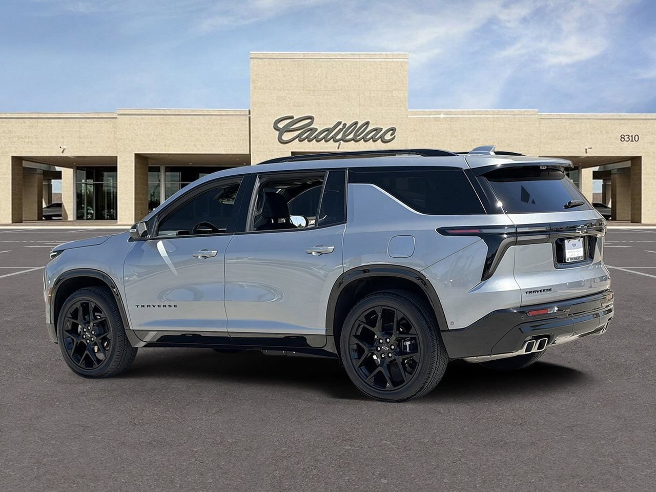 Used 2025 Chevrolet Traverse RS FWD image 7