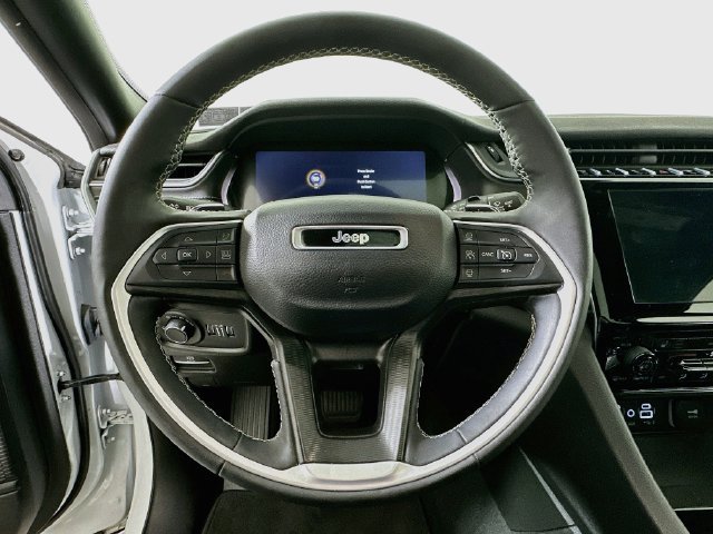 Used 2024 Jeep Grand Cherokee L Altitude AWD/4WD image 12