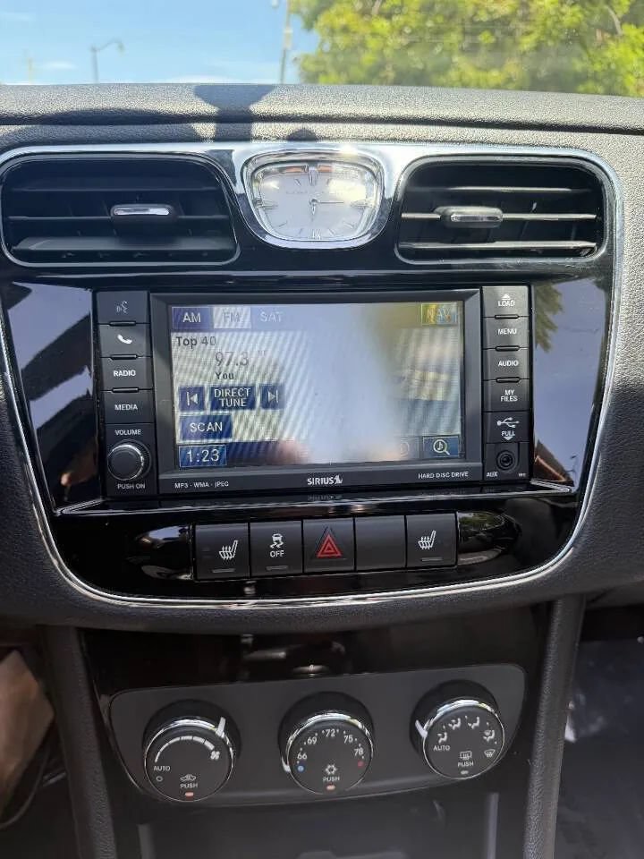Used 2011 Chrysler 200 Limited FWD image 26