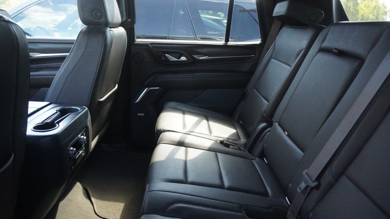 Used 2022 GMC Yukon Denali w/ Denali Premium Package AWD/4WD image 12