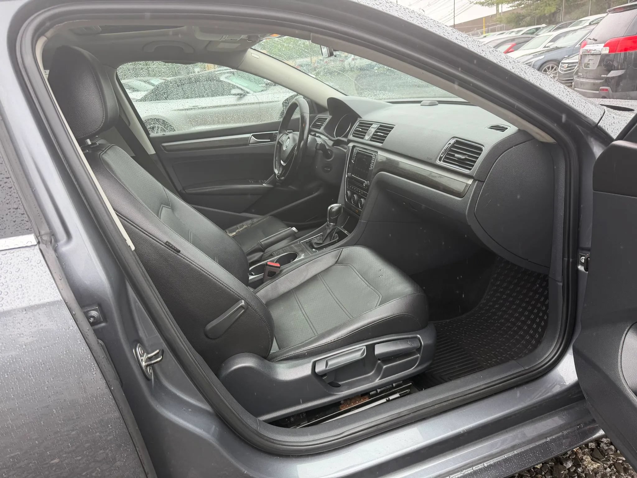 Used 2017 Volkswagen Passat 1.8T SE FWD image 25