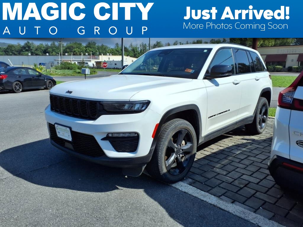 Used 2023 Jeep Grand Cherokee Limited w/ Black Appearance Package