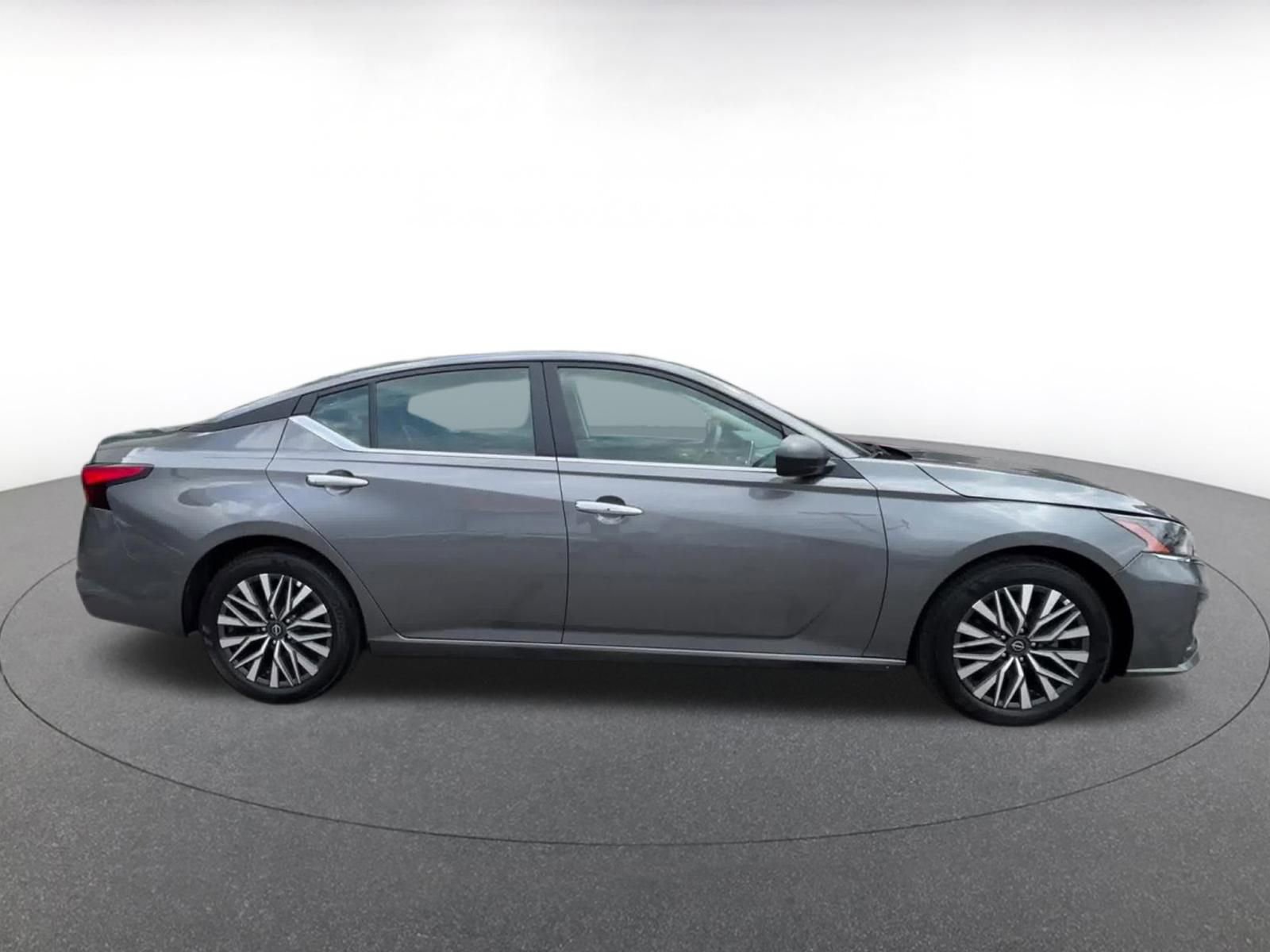 Used 2025 Nissan Altima 2.5 SV FWD image 16