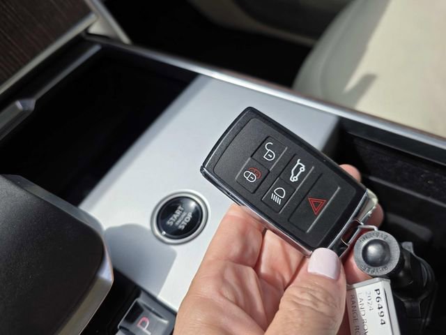 Used 2024 Land Rover Range Rover SE AWD/4WD image 13