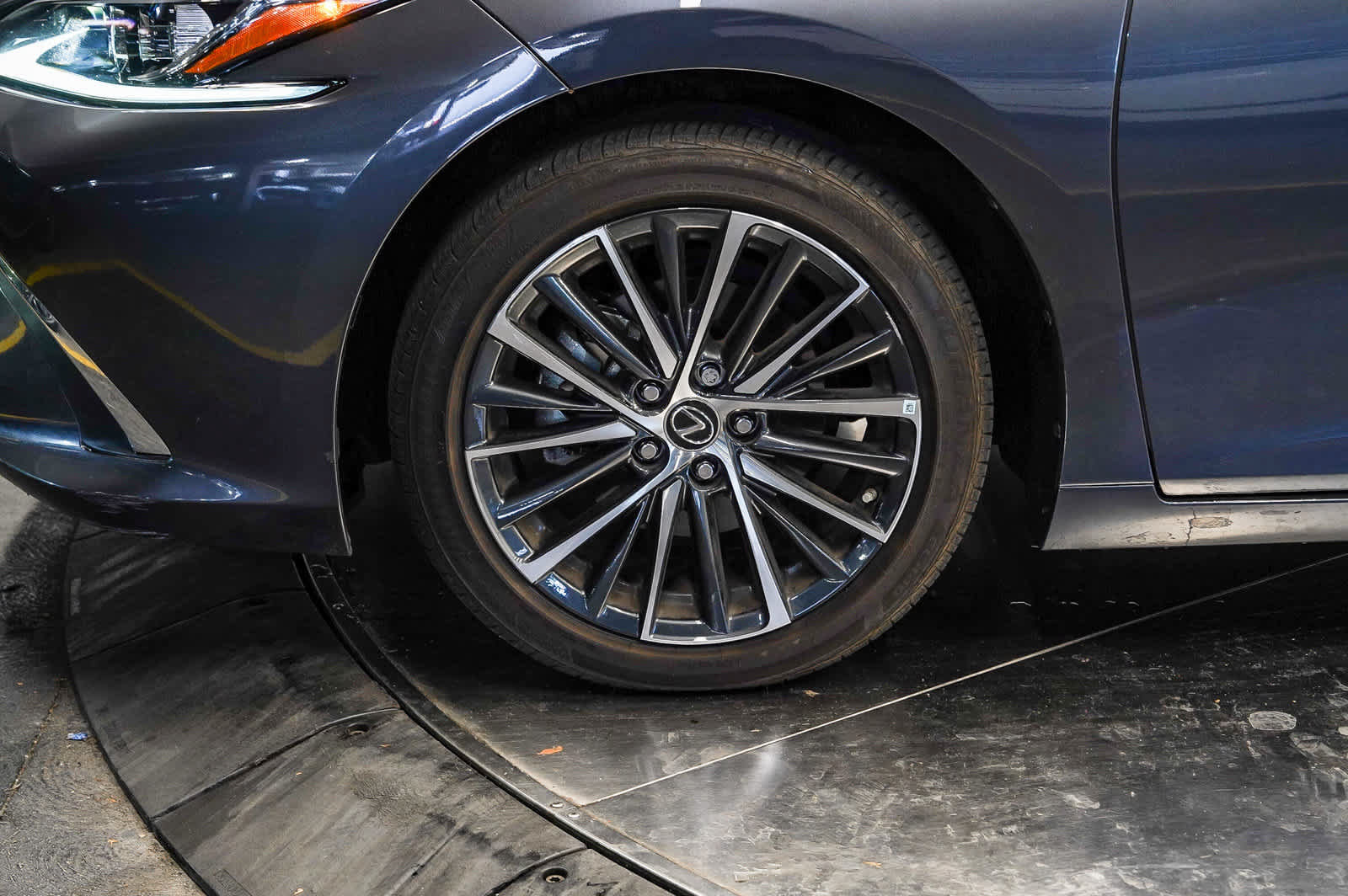 Used 2024 Lexus ES 350 w/ Premium Package FWD image 9