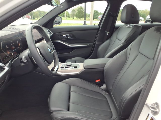 Used 2025 BMW 330i xDrive Sedan AWD/4WD image 26