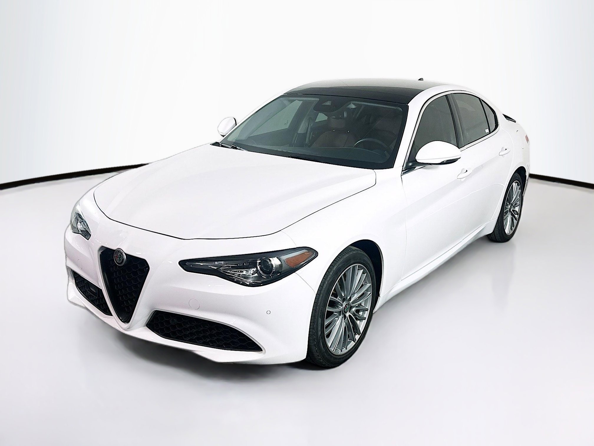 Used 2019 Alfa Romeo Giulia Ti w/ Quick Order Package 22X Lusso image 3