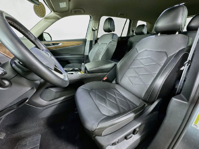 Used 2025 Volkswagen Atlas SE AWD/4WD image 11