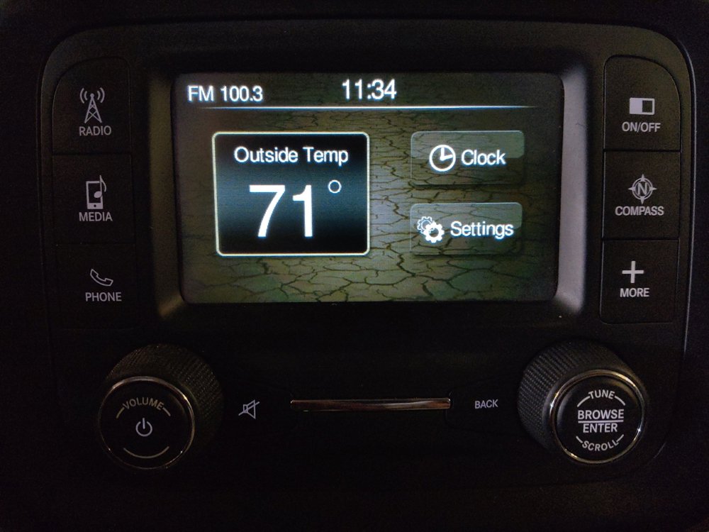 Used 2015 Jeep Renegade Latitude FWD image 25